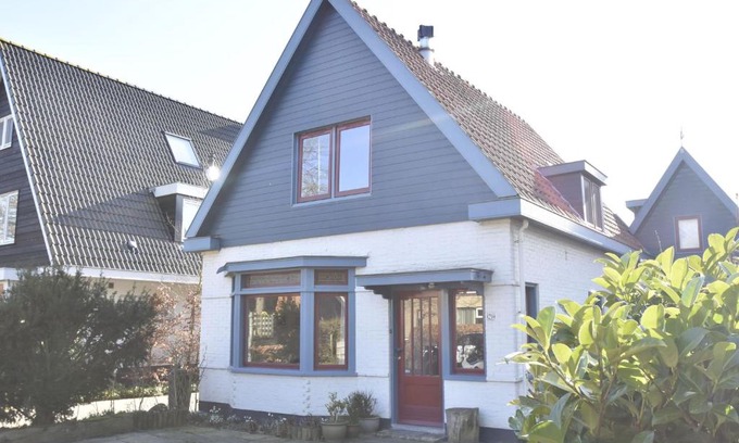Bergen House | Comfortable Holiday Home in Bergen near Forest