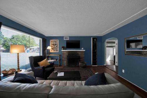 Redding House | Comfortable home near river access trail