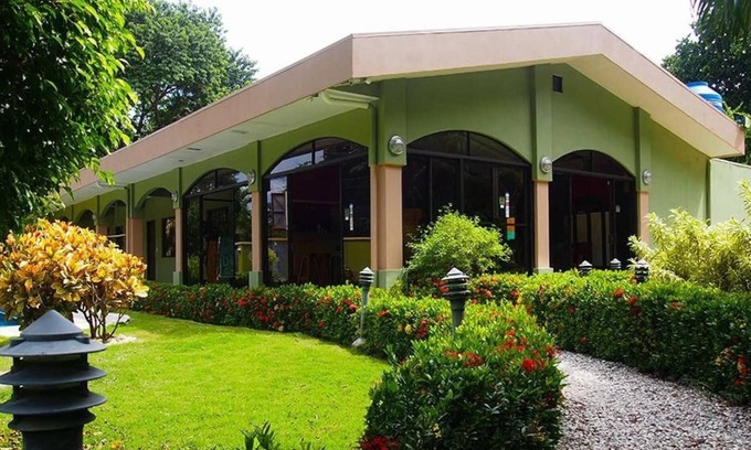 Potrero Hotel | Comfortable Hotel Room in Potrero Sleeps 4 - With Pool TV and AC