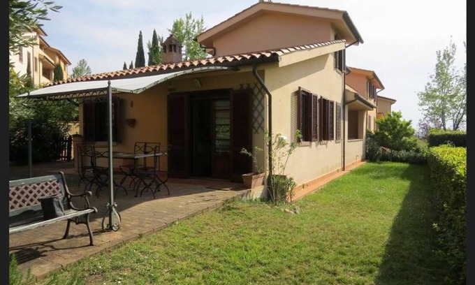 Pomaia Apartment | Comfortable independent apartment in Pomaia,with private garden,Wi-Fi, view