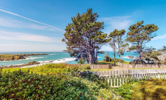 Mendocino Cottage | Comfortable & Inviting Cottage w/an Enclosed Yard, and WiFi