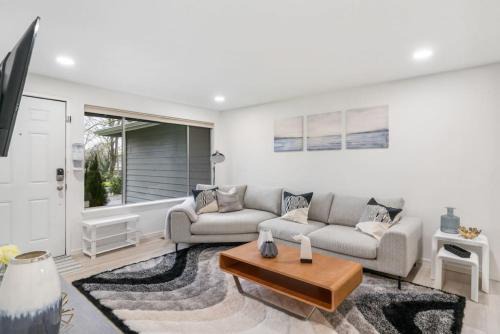 North Juanita House | Comfortable Kirkland Home for Family & Remote Work
