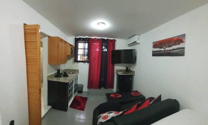 Beverly Hills Apartment | Comfortable, modern studio with access to pooln