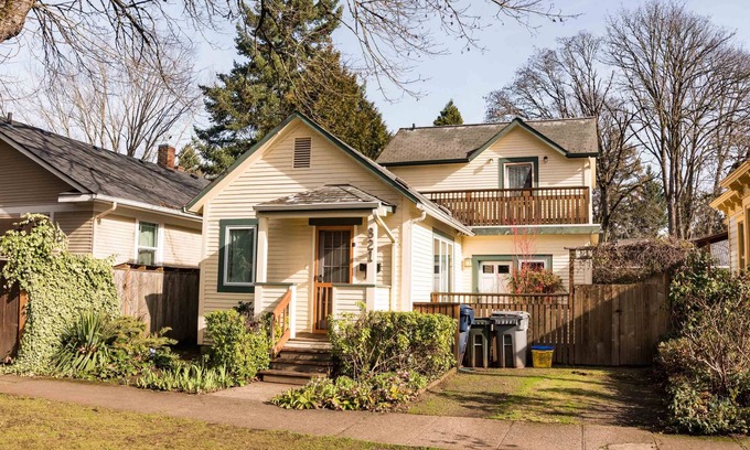 West Eugene House | Comfortable renovated cottage from 1910 - easy access to everything