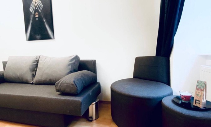 Himmelpfortgrund Apartment | Comfortable Room by Währinger Park, Shared Apt