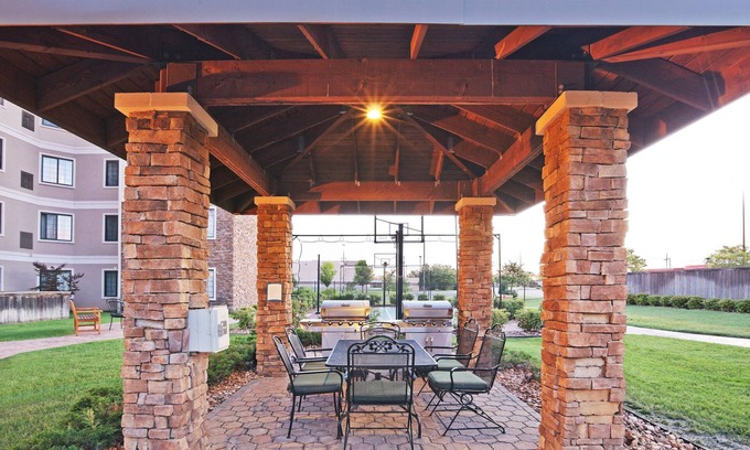 South Tulsa Condo | Comfortable Suite in Tulsa | FREE Breakfast + Fitness Center + Seasonal Outdoor Pool