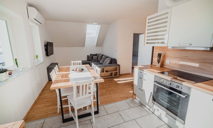 Preddvor Apartment | Comfortable two bedroom apartment Rozalija - Lavanda