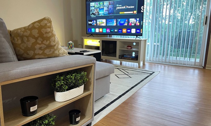Chicago Ridge Apartment | Comfy 2 bedroom condo with 75” smart TV