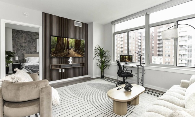 Crystal City Apartment | Comfy 2BR Oasis with Scenic Rooftop & Gym