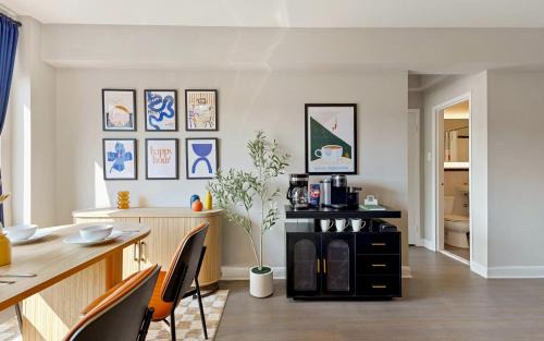 Radnor - Fort Myer Heights Apartment | Comfy Arlington Gem - Easy Metro Access & Parking