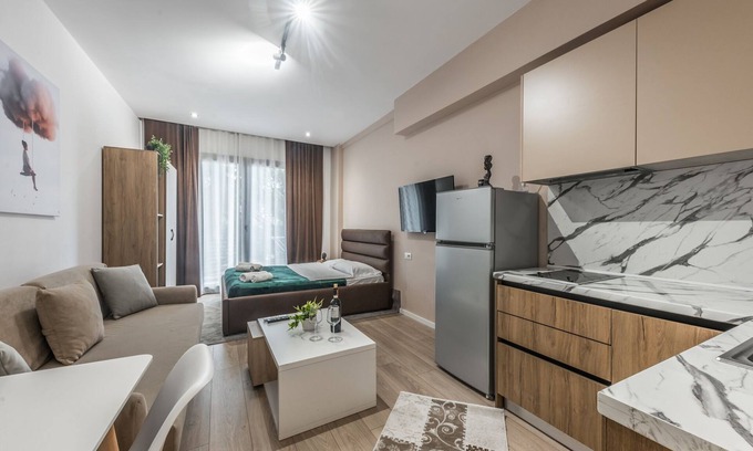 Rade Apartment | Comfy City Center Studio Apartment - City View