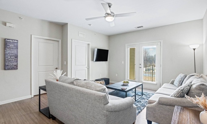 Union City Apartment | Comfy Stay by ATL Airport + Pool Access