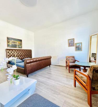 Grinzing Apartment | Comfy Studio Apt for up to 3P, 10Min to FAC Platz
