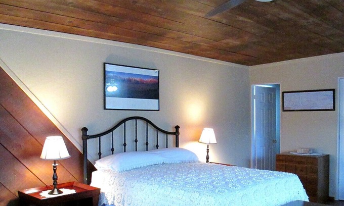 West Alameda Apartment | Comfy Studio for Two. A short 5 miles to SF Plaza!