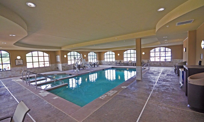 Altoona Condo | Comfy Suite | Free Breakfast, Free Wi-Fi, Indoor Pool and Hot Tub