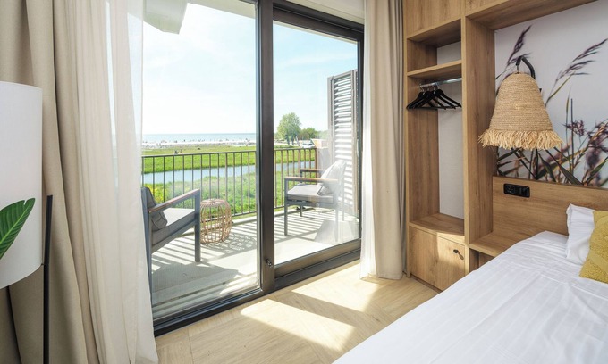 Workum Apartment | Compact and luxurious studio directly on the IJsselmeer. With private balcony or terrace, great views, and all essentials for two.