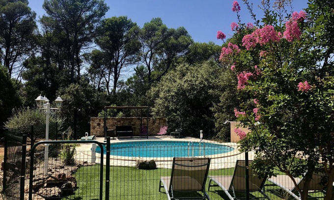 Entrecasteaux House | Completely renovated, air-conditioned sheepfold in the middle of the pines