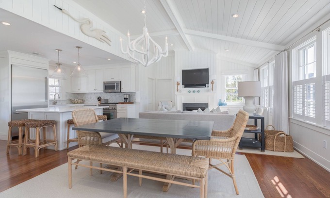 Brant Point House | Completely Renovated Brant Point Vacation Home - Walk To Town & Beach!