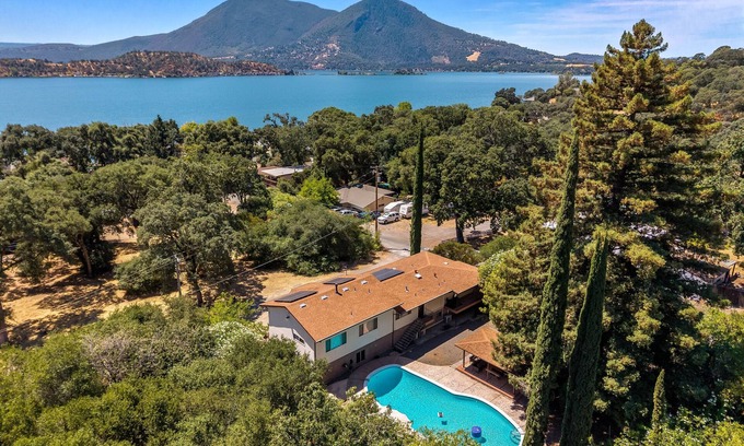 Clear Lake House | Compound by the Lake with Private Pool