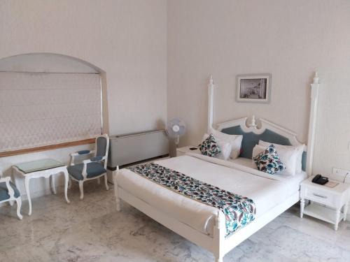 Rewari Hotel | Compound INN