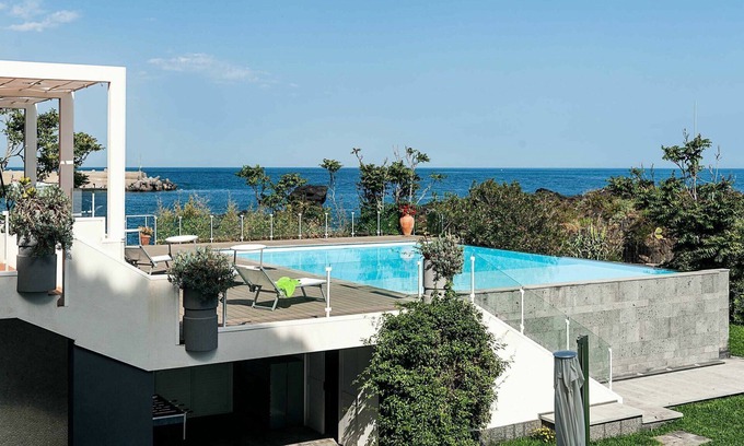 Stazzo Apartment | Conchiglia - apartment by the sea with pool in Sicily