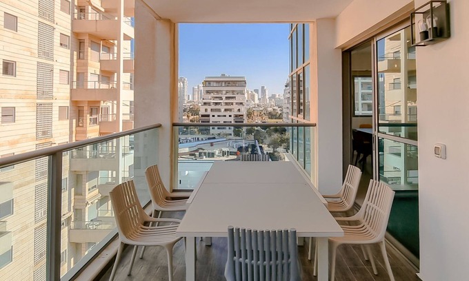Tel Aviv Apartment | Condo & Pool in New North by FeelHome