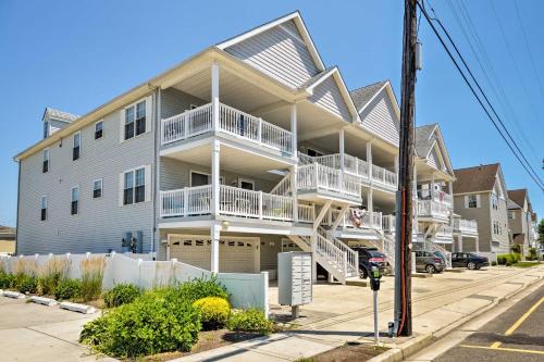 Wildwood Apartment | Condo with Deck Walk to Beach and Convention Center!