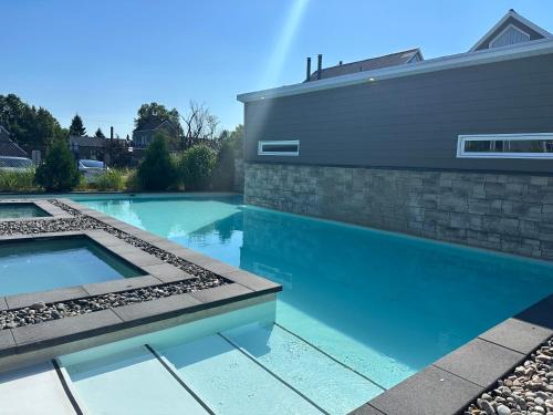 Beaupre Apartment | Condos Vacances MSA 2CH AVEC PARC AQUATIQUE GRATUIT!