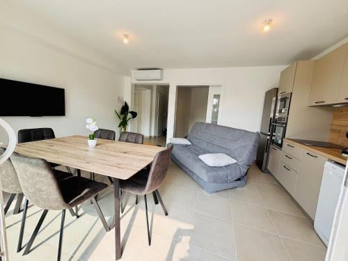 Vias Apartment | Confortable Appartement 211 direct access to sea 3min, 2 parking free