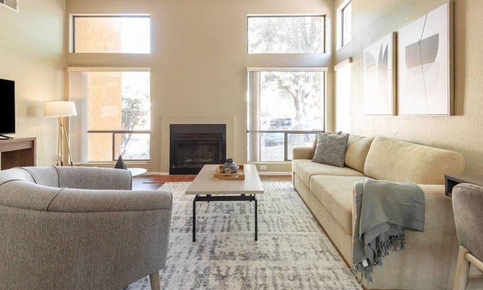 Northeast Heights Apartment | CONGRATS! You found a large 1BR apt prime location in unit Washer/Dryer, parking