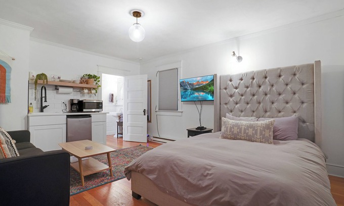 Congress Park Apartment | Congress Park Carriage House