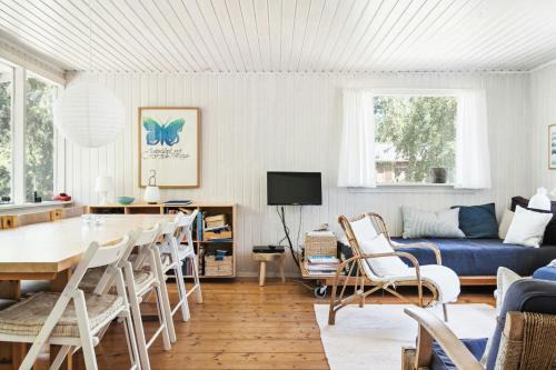 Skødshoved Strand House | Connect In A Cosy Wooden Cottage