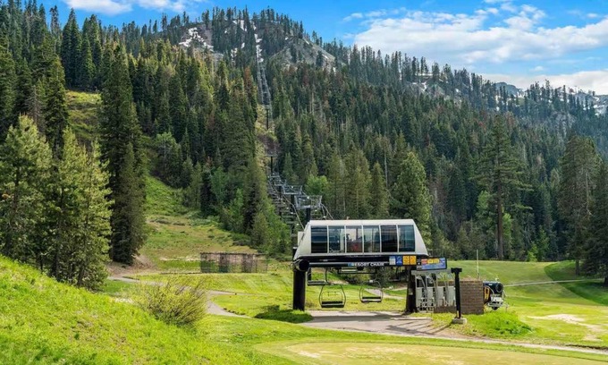 Olympic Valley Hotel | Conrad’s Mountain Retreat 1