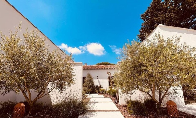 Saint-Laurent-d'Aigouze House | Contemporary farmhouse in the heart of the Camargue Aigues Mortes