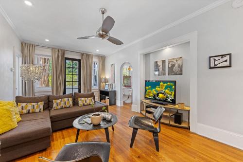 Cherry House | Contemporary 2BR in Myers Park with Screened Porch
