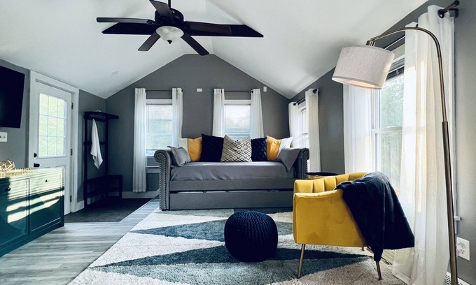 South Kingstown House | Contemporary cottage minutes from the heart of town!