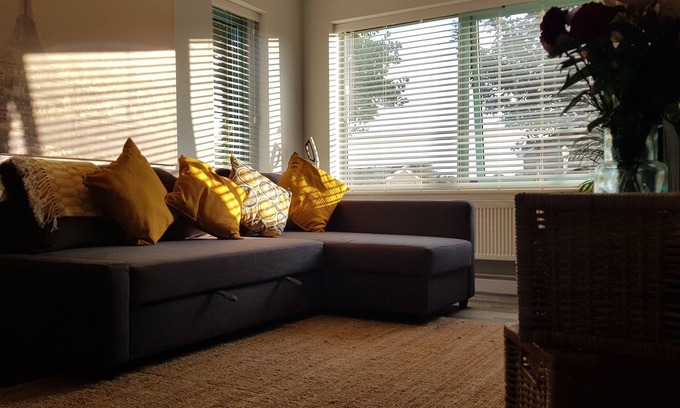 Marston Green Apartment | Contemporary flat minutes from Bham Airport, NEC & Genting Arena