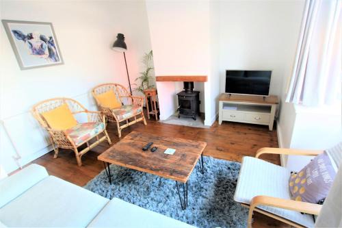 Easton House | Contemporary Home in Friendly Easton, Free Parking