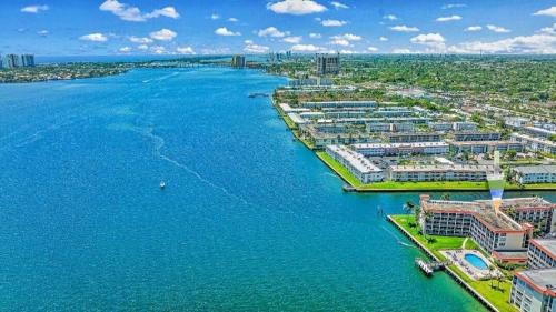 Florida North Atlantic Coast Apartment | Contemporary Waterfront Condo