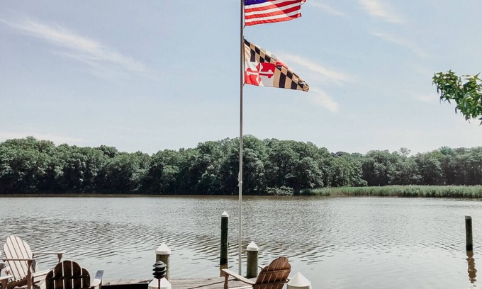 Chestertown House | Contemporary waterfront house with private dock & kayaks!