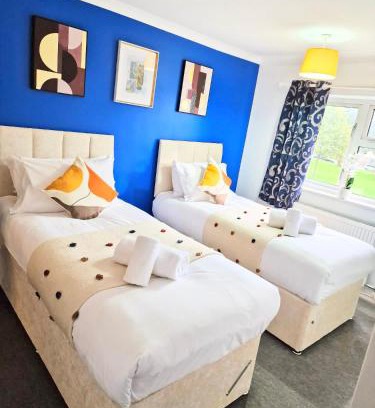 Stevenage Apartment | Contractors 1 Bed Central Serviced Accommodation with Balcony in Stevenage Free WIFI by White Orchid Property Relocation Welcome Contractors Business Travellers Families
