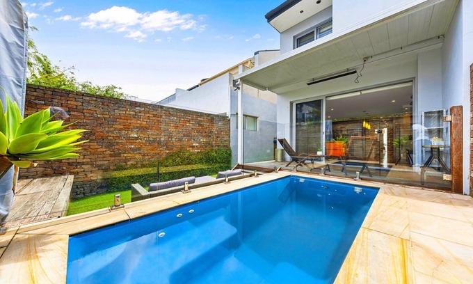 Eastlakes House | Convenient 4BR with Private Pool close to Airport