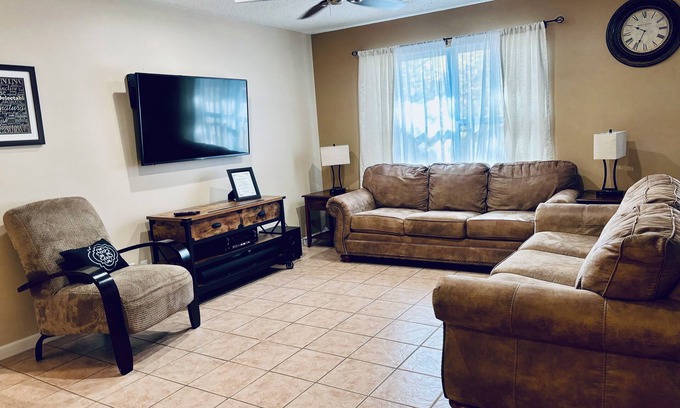 Johnson House | Convenient, and Clean Home 1BR