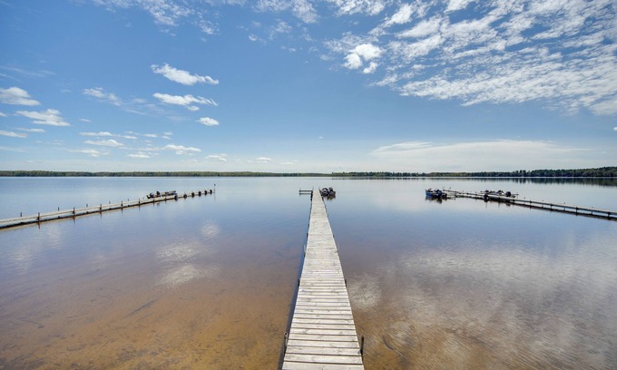Stone Lake Cabin | Convenient Cabin w/Access to 3 Boat Docks!