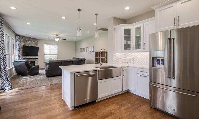 Woods Of Brushy Creek House | Convenient, comfortable suburban home backing up to walking trail