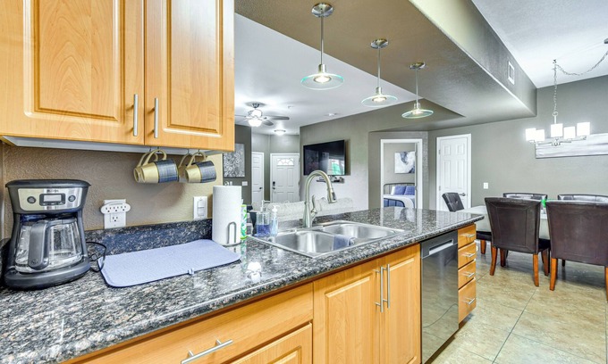 Parkwood Ranch Condo | Convenient Mesa Condo w/Pool & Hot Tub Access!