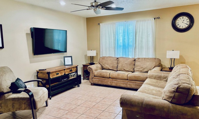 Johnson House | Convenient, Quiet and Clean Home