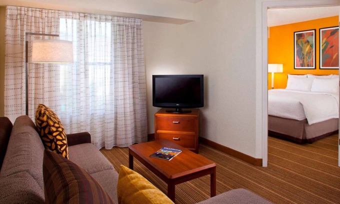 Homewood Hotel | Convenient Stay, Superb Location! 2 Posh Units close to Birmingham Zoo