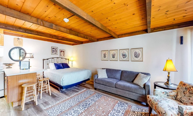 Elkhorn Apartment | Convenient Studio, Walking Distance to Sun Valley Lake - Shopping, Skiing Nearby