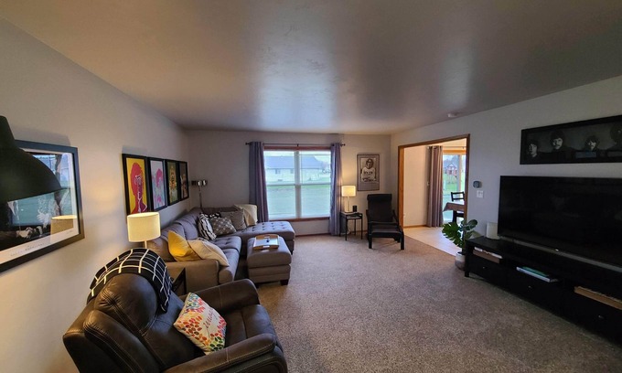 Green Bay House | Convenient to Green Bay's beltline where you can get anywhere in 15 minutes.